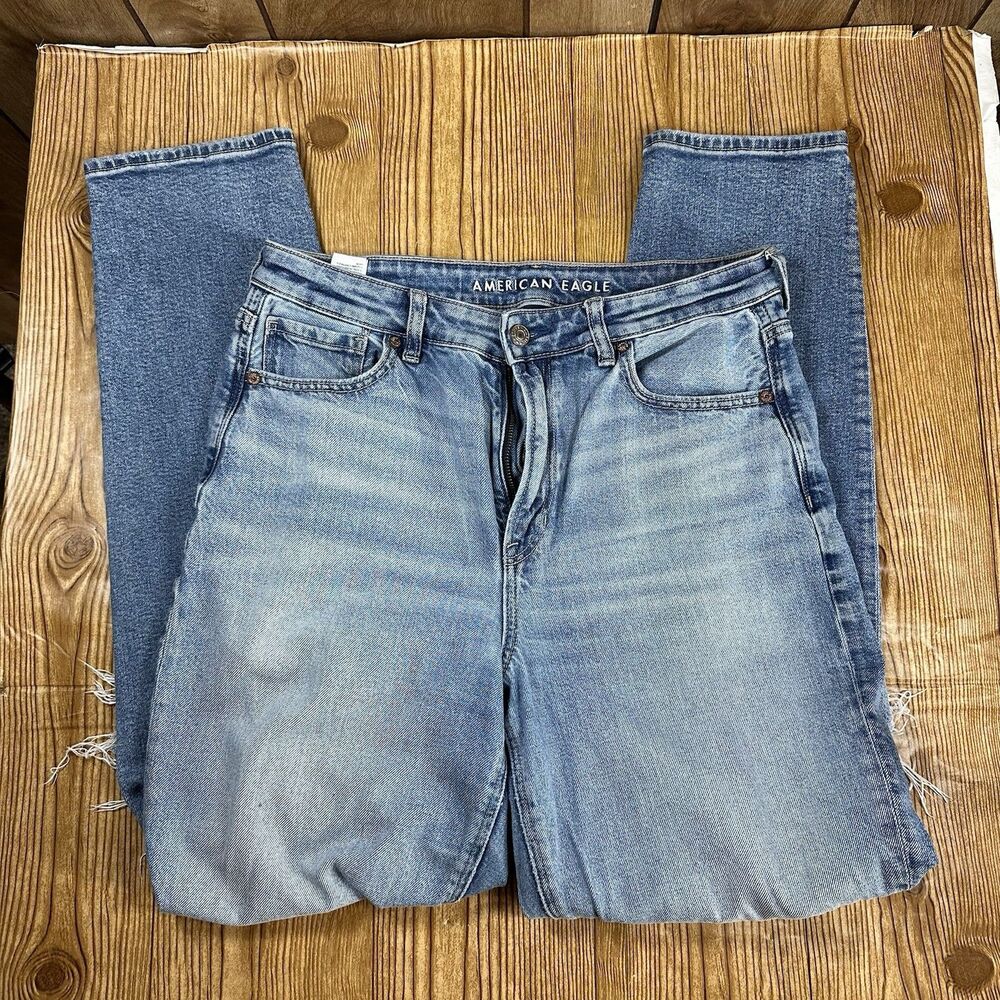 American Eagle Mom Jeans Womens 10 Long Ripped Distressed Light Wash High Rise